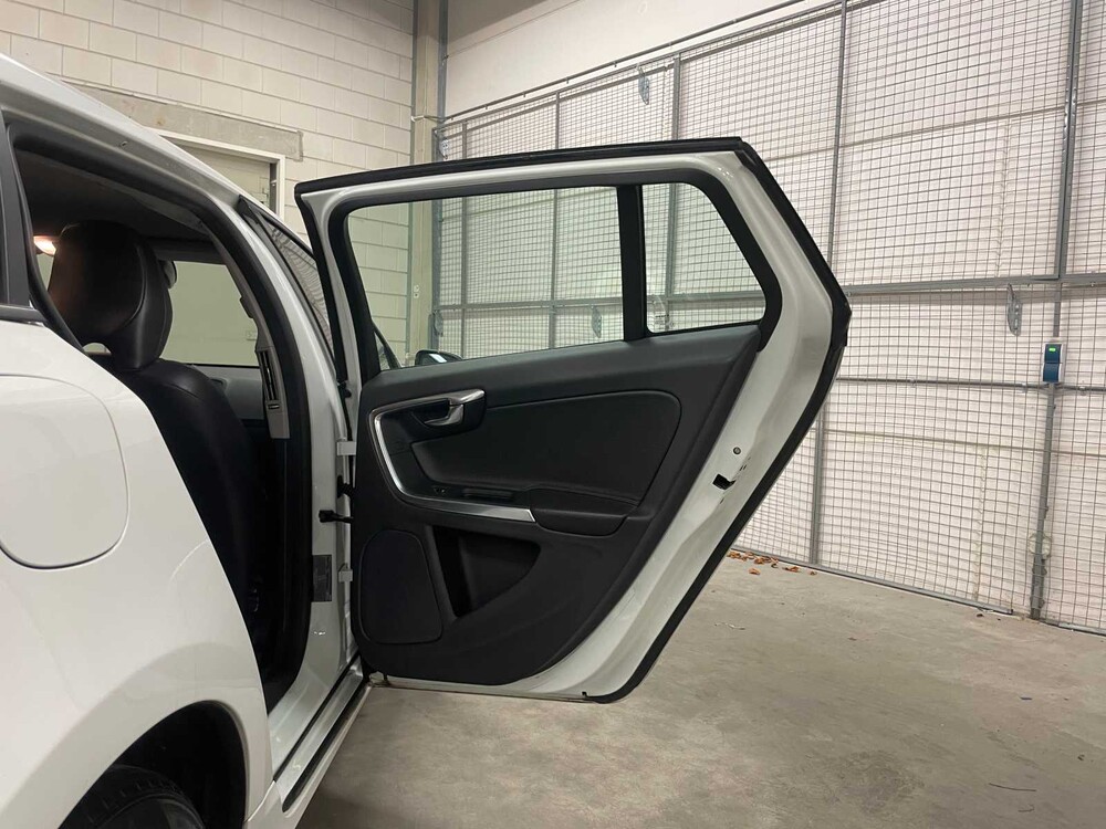 Volvo V60 1.6 T3 Kinetic 150pk 2011 (Origineel-NL), 36-PGK-5