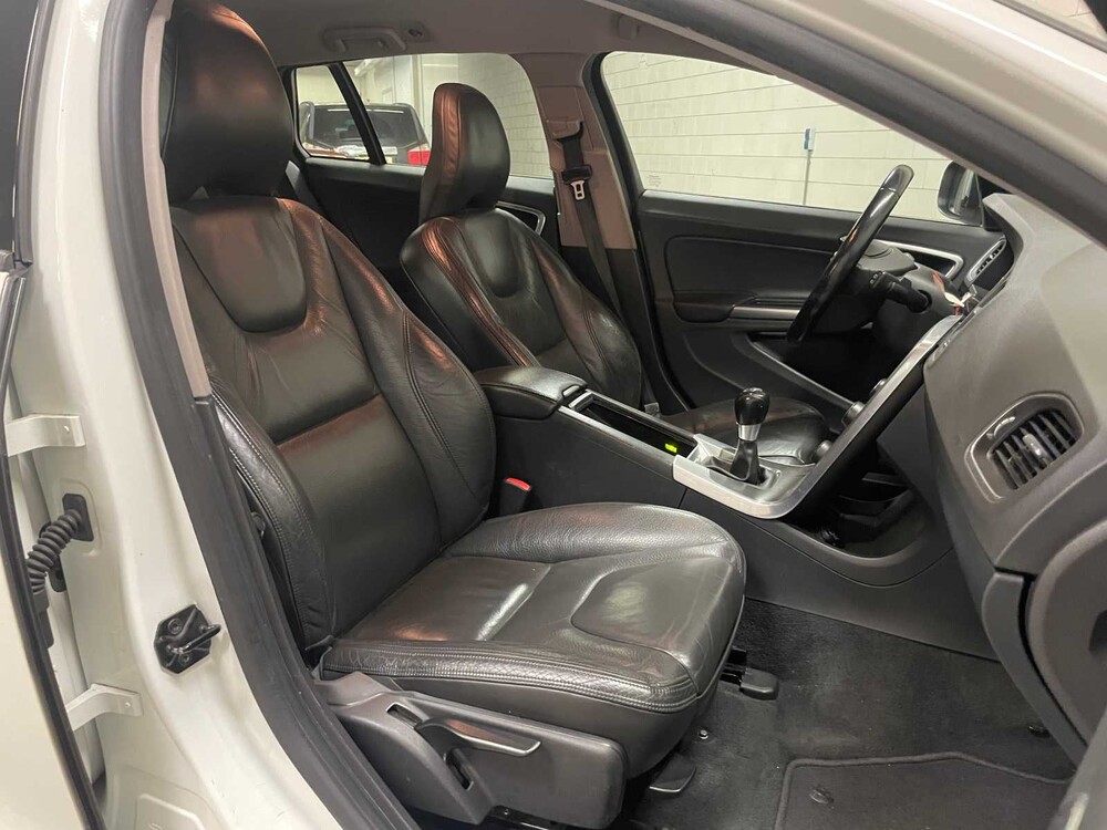 Volvo V60 1.6 T3 Kinetic 150PS 2011 (Original-NL), 36-PGK-5