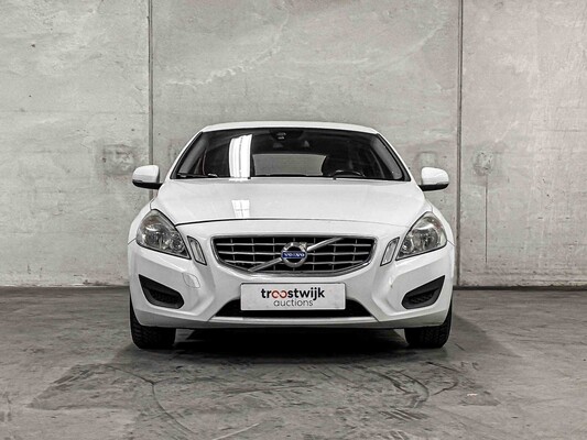 Volvo V60 1.6 T3 Kinetic 150hp 2011 (Original-NL), 36-PGK-5