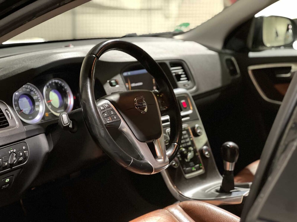 Volvo V60 1.6 T4 Momentum 179PS 2011, 34-RDF-3