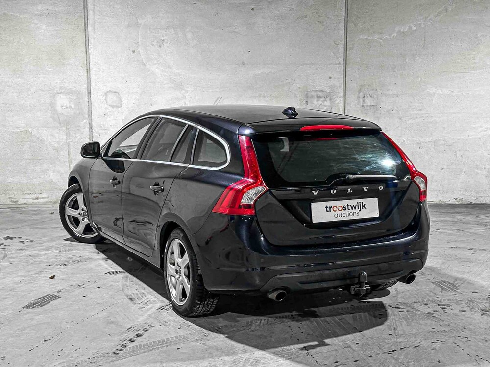 Volvo V60 1.6 T4 Momentum 179PS 2011, 34-RDF-3
