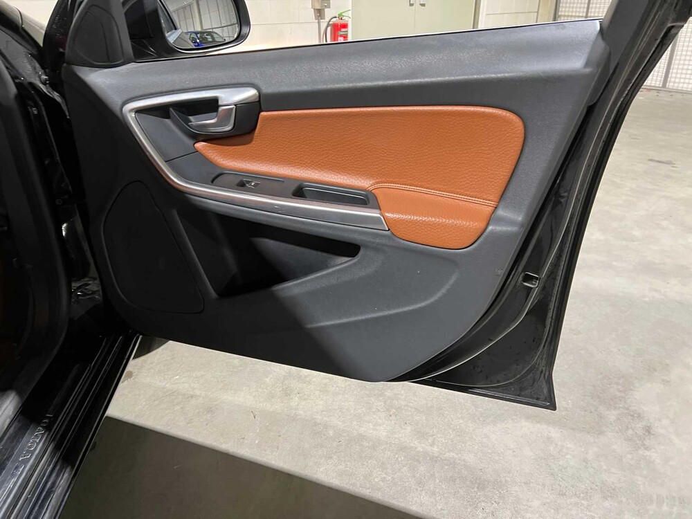 Volvo V60 1.6 T4 Momentum 179PS 2011, 34-RDF-3