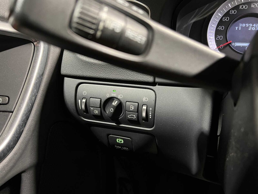 Volvo V60 1.6 T4 Momentum 179PS 2011, 34-RDF-3