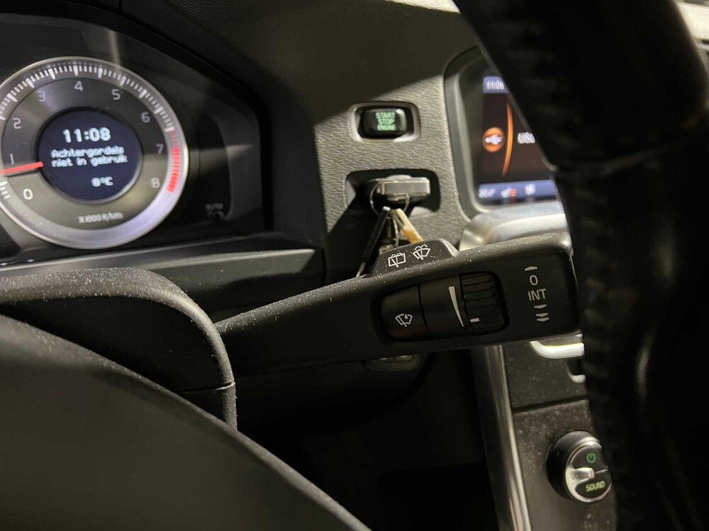 Volvo V60 1.6 T4 Momentum 179PS 2011, 34-RDF-3