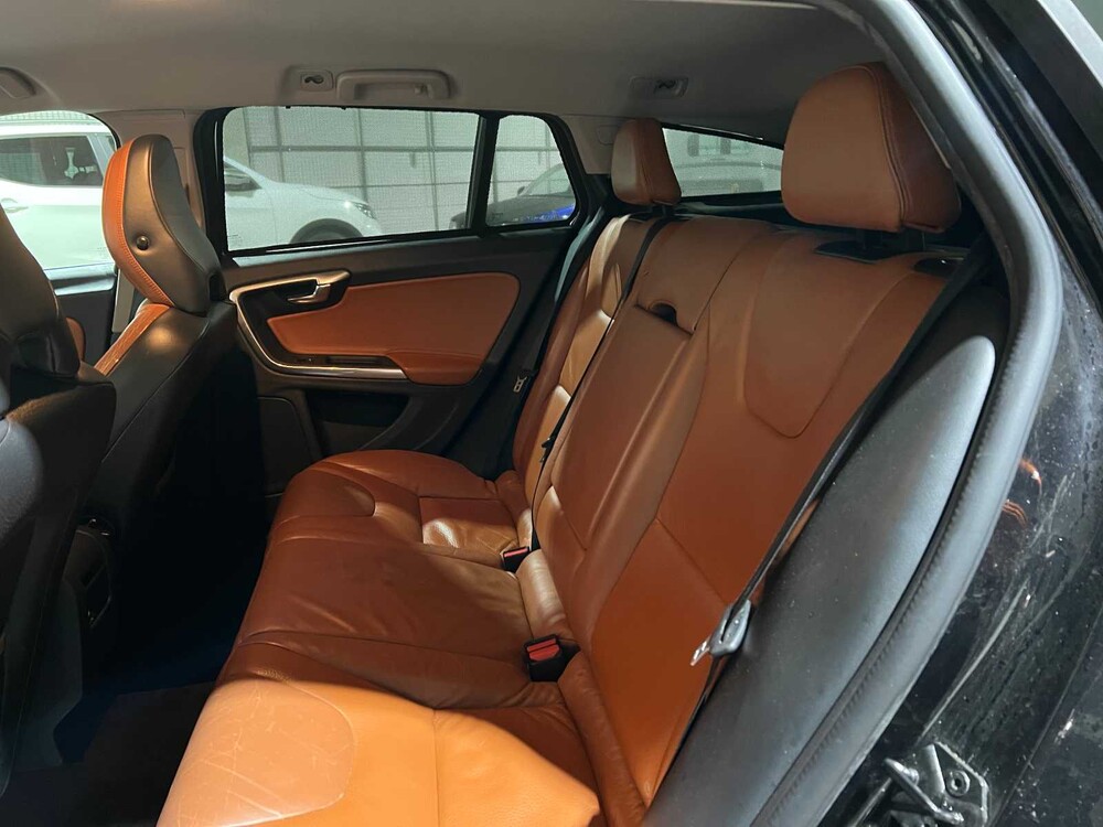 Volvo V60 1.6 T4 Momentum 179PS 2011, 34-RDF-3