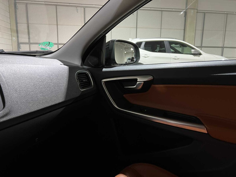 Volvo V60 1.6 T4 Momentum 179PS 2011, 34-RDF-3