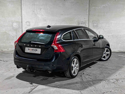 Volvo V60 1.6 T4 Momentum 179hp 2011, 34-RDF-3