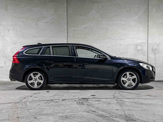 Volvo V60 1.6 T4 Momentum 179hp 2011, 34-RDF-3