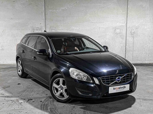 Volvo V60 1.6 T4 Momentum 179hp 2011, 34-RDF-3