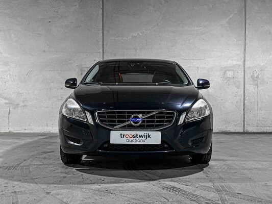 Volvo V60 1.6 T4 Momentum 179hp 2011, 34-RDF-3