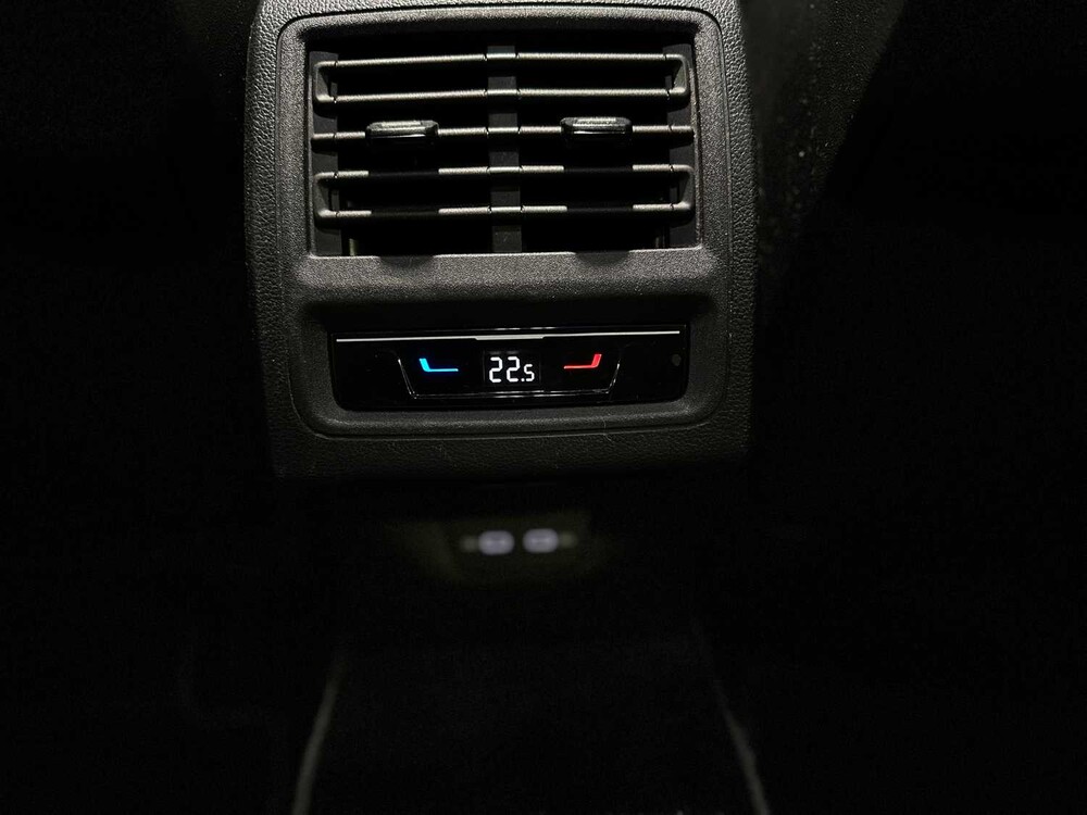 Volkswagen Golf VIII R 4Motion 20th Annniversary -AKRAPOVIC- 2.0 TSI 333hp 2023 LIMITED (Golf 8), NL REGISTRIERUNG