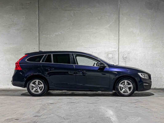 Volvo V60 2.0 D2 Momentum 120hp 2016 -Automatic-, H-765-RV