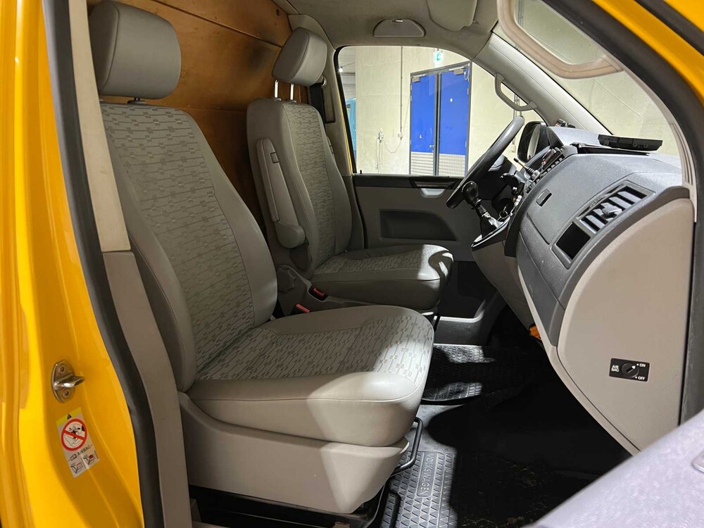 Volkswagen Transporter 2.0 TDI L2H1 4Motion DC Trendline 140PS 2010, 8-VHK-96 Nutzfahrzeug