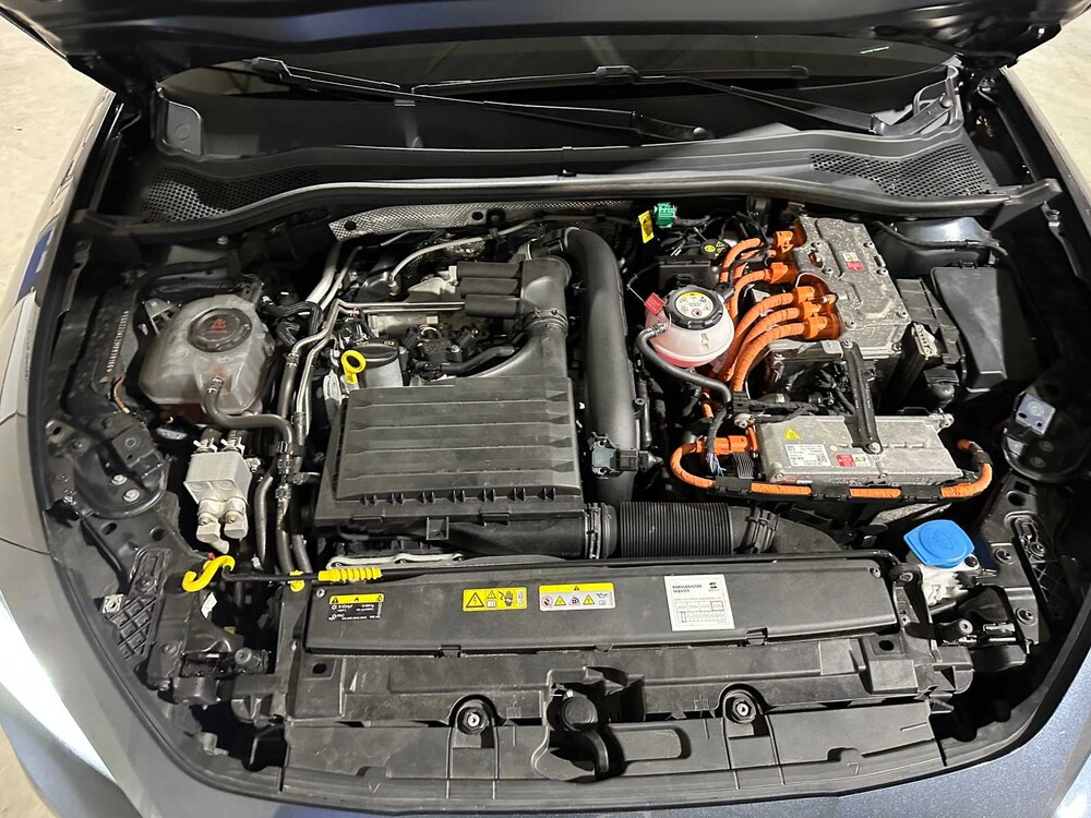 SEAT Leon 1.4 TSI eHybrid PHEV FR 150PS 2020, T-121-HL