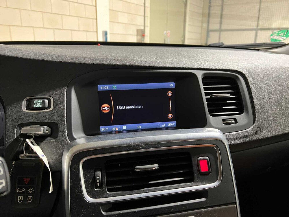 Volvo V60 1.6 T4 Momentum 179PS 2011, 34-RDF-3