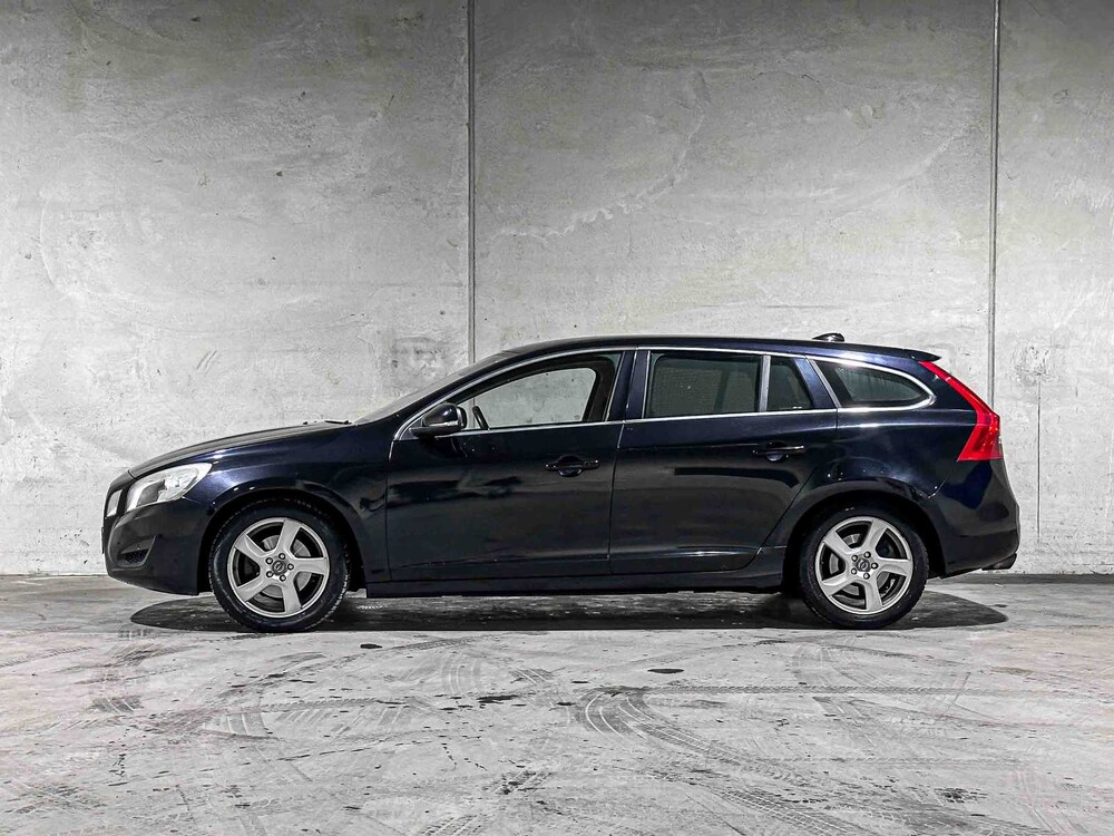Volvo V60 1.6 T4 Momentum 179PS 2011, 34-RDF-3
