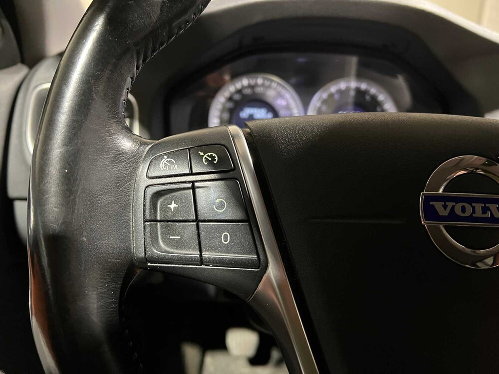 Volvo V60 1.6 T4 Momentum 179PS 2011, 34-RDF-3