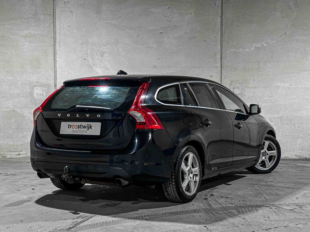 Volvo V60 1.6 T4 Momentum 179PS 2011, 34-RDF-3