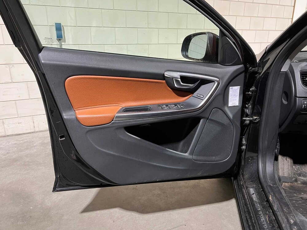 Volvo V60 1.6 T4 Momentum 179PS 2011, 34-RDF-3