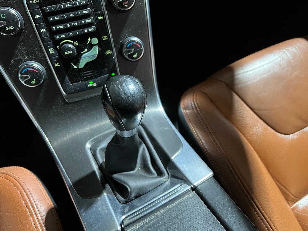 Volvo V60 1.6 T4 Momentum 179PS 2011, 34-RDF-3