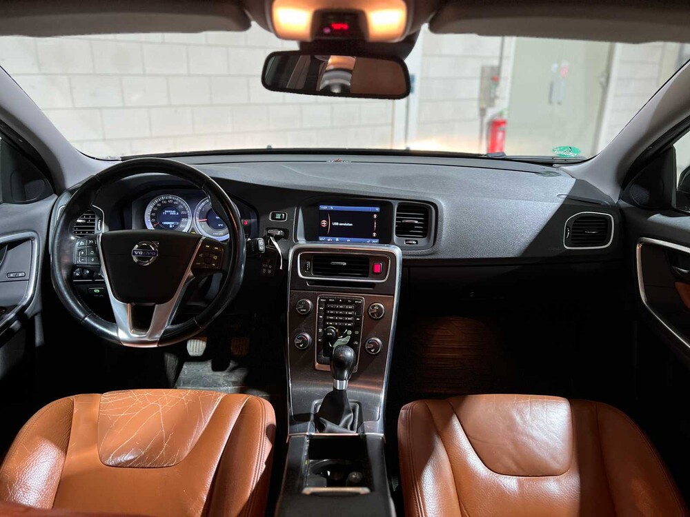 Volvo V60 1.6 T4 Momentum 179PS 2011, 34-RDF-3