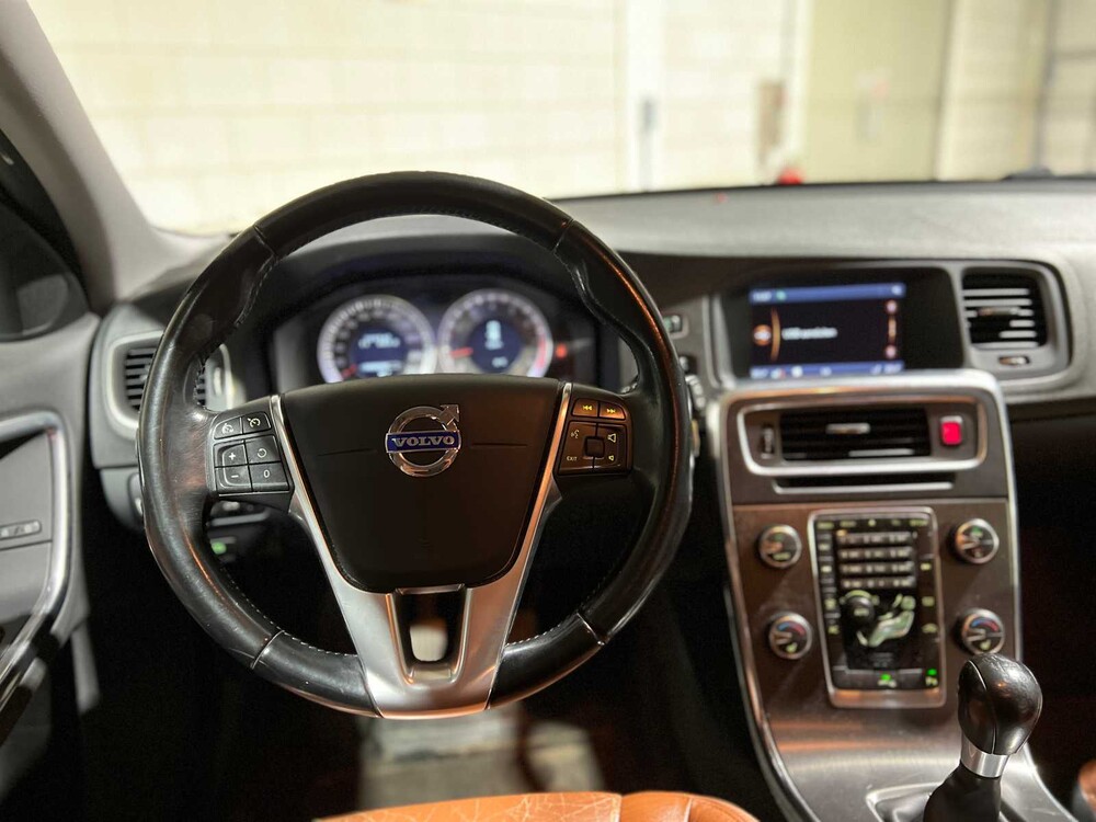 Volvo V60 1.6 T4 Momentum 179PS 2011, 34-RDF-3
