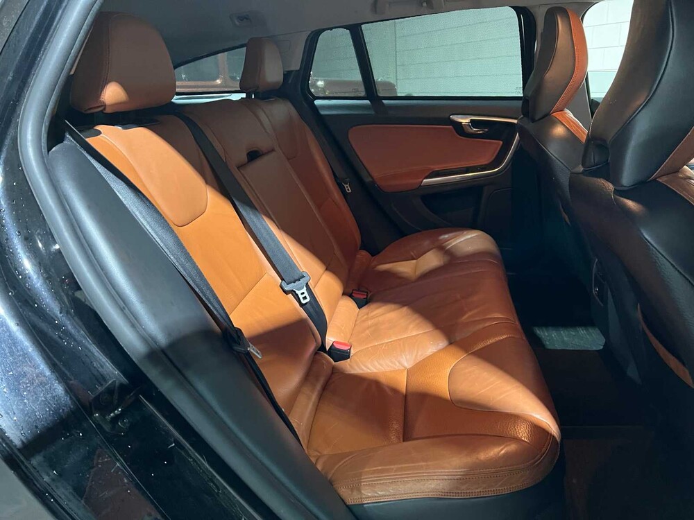 Volvo V60 1.6 T4 Momentum 179PS 2011, 34-RDF-3