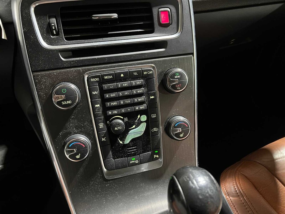 Volvo V60 1.6 T4 Momentum 179PS 2011, 34-RDF-3