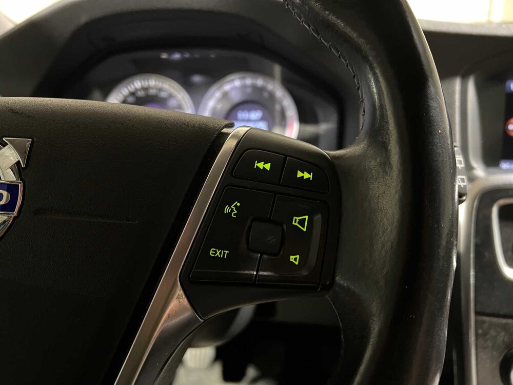 Volvo V60 1.6 T4 Momentum 179PS 2011, 34-RDF-3