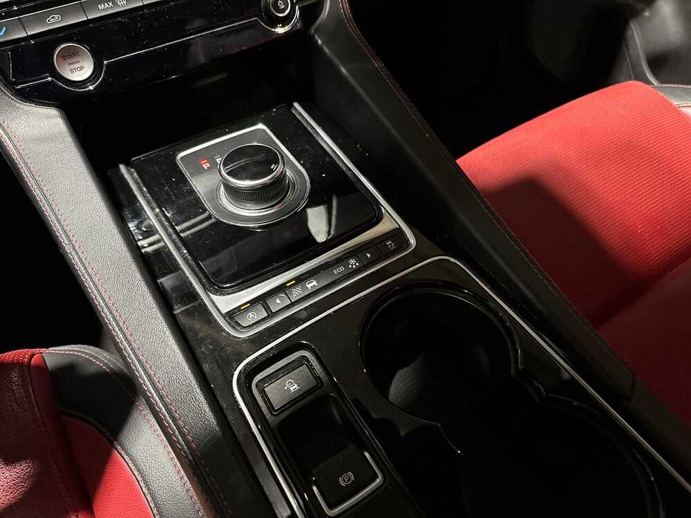 Jaguar F-PACE 2.0 Portfolio AWD 20d 179hp 2016, KK-975-V