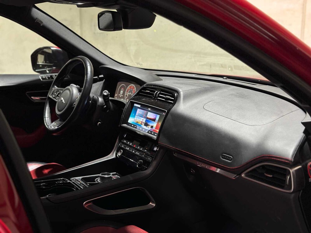 Jaguar F-PACE 2.0 Portfolio AWD 20d 179hp 2016, KK-975-V