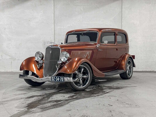 Ford Tudor V8 Sedan -Resto-Mod- 300hp 1933 (327 Corvette Engine), DZ-34-70