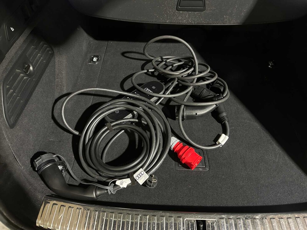 Audi e-tron 50 Quattro Business Edition 71 kWh 313pk 2020, J-746-HG