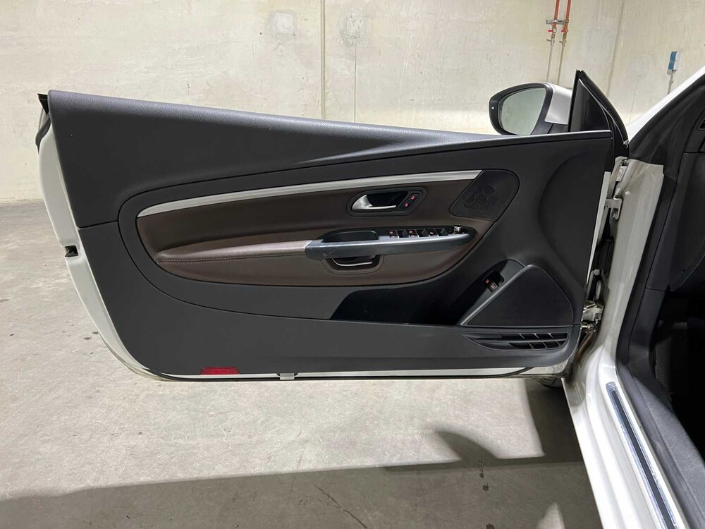 Volkswagen Eos 2.0 TSI Highline 211pk 2011, PF-523-X