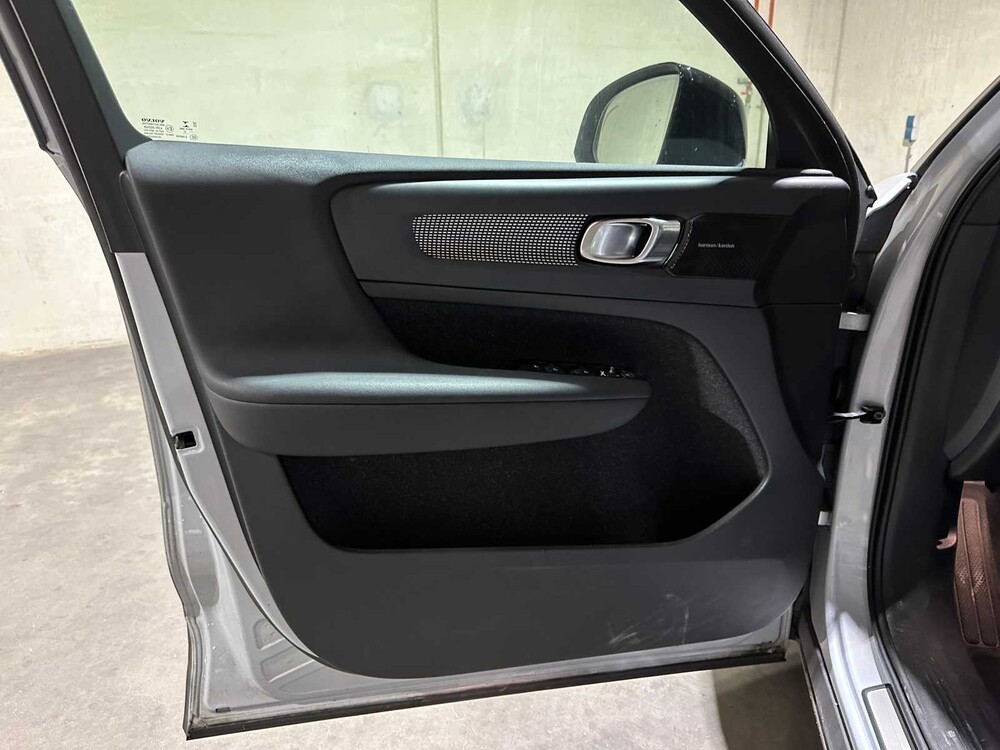 Volvo XC40 Recharge P8 AWD R-Design 408pk 2021, L-317-FX