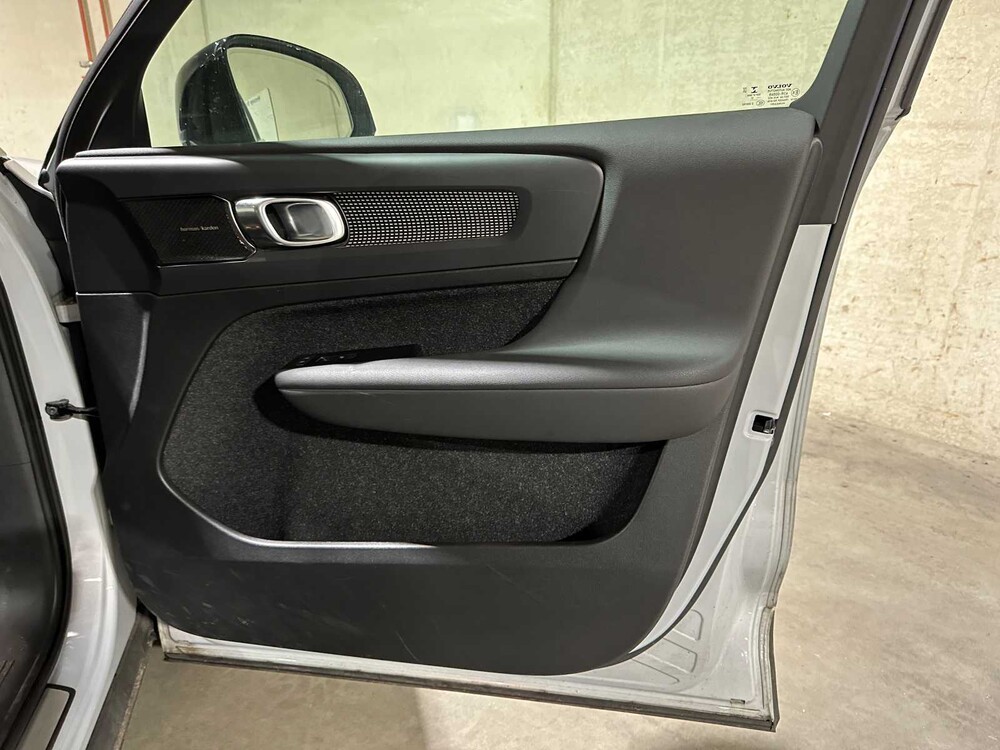 Volvo XC40 Recharge P8 AWD R-Design 408pk 2021, L-317-FX