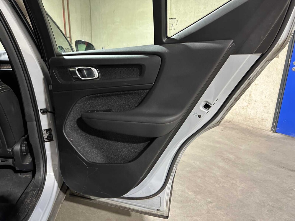 Volvo XC40 Recharge P8 AWD R-Design 408pk 2021, L-317-FX