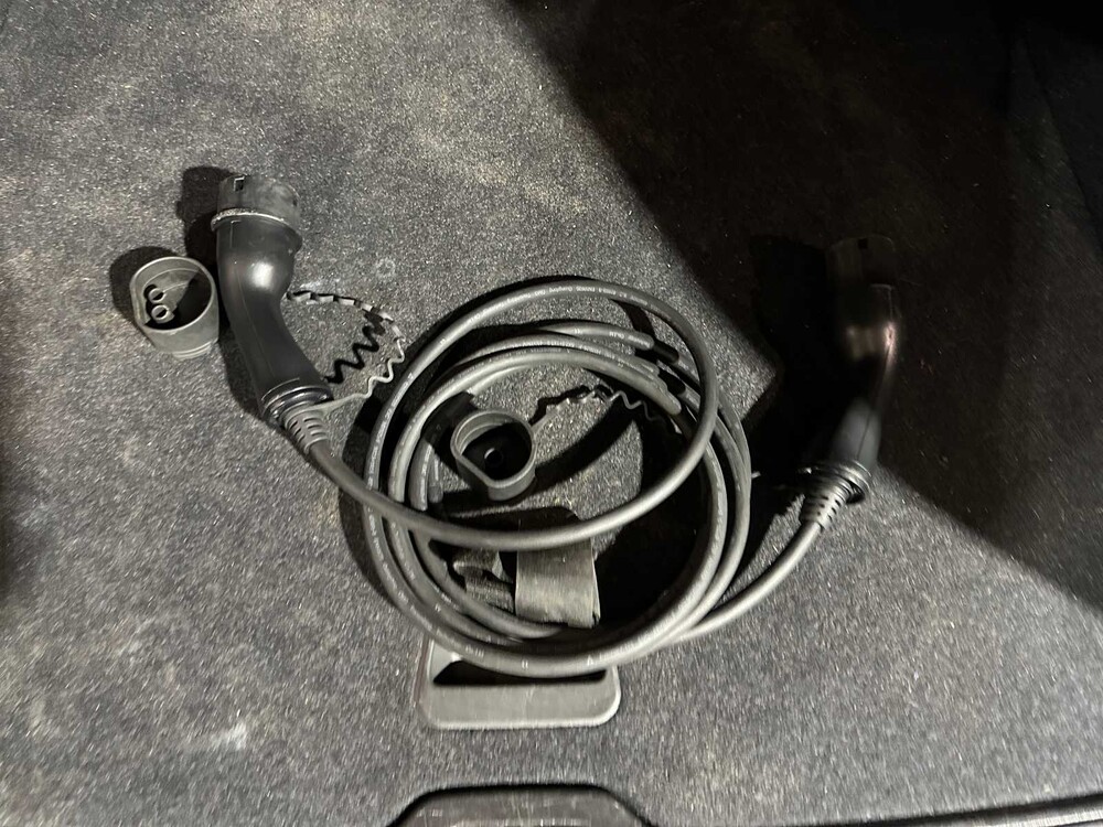 Volvo XC40 Recharge P8 AWD R-Design 408pk 2021, L-317-FX