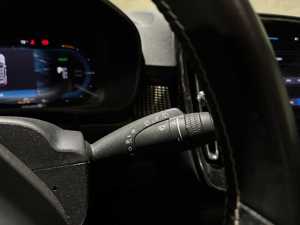 Volvo XC40 Recharge P8 AWD R-Design 408pk 2021, L-317-FX