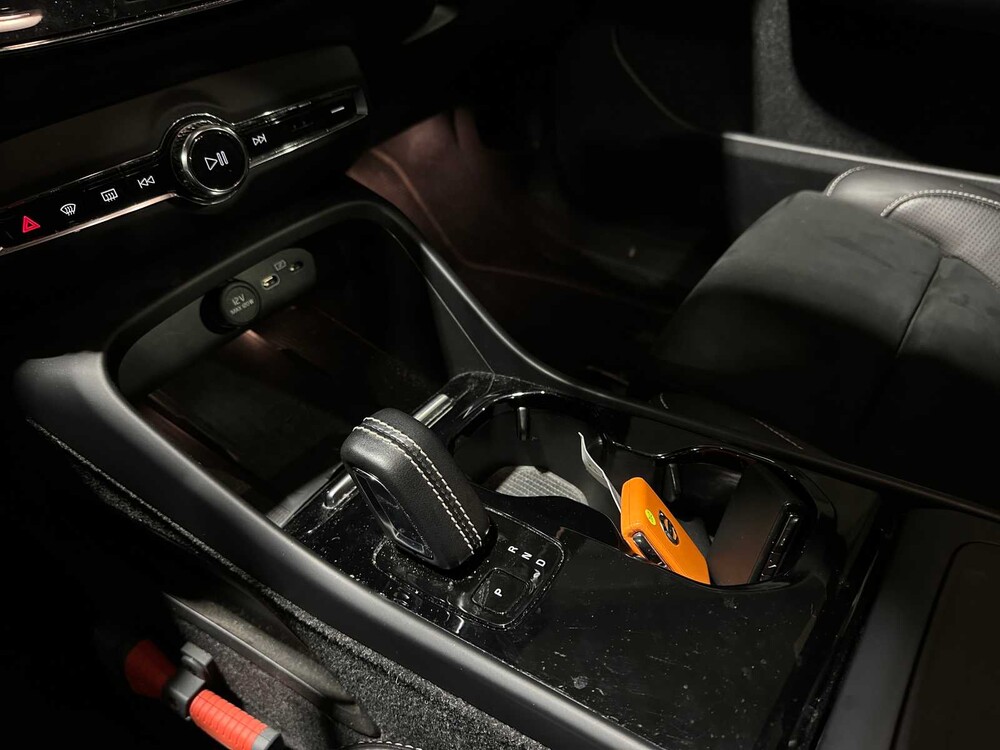 Volvo XC40 Recharge P8 AWD R-Design 408pk 2021, L-317-FX