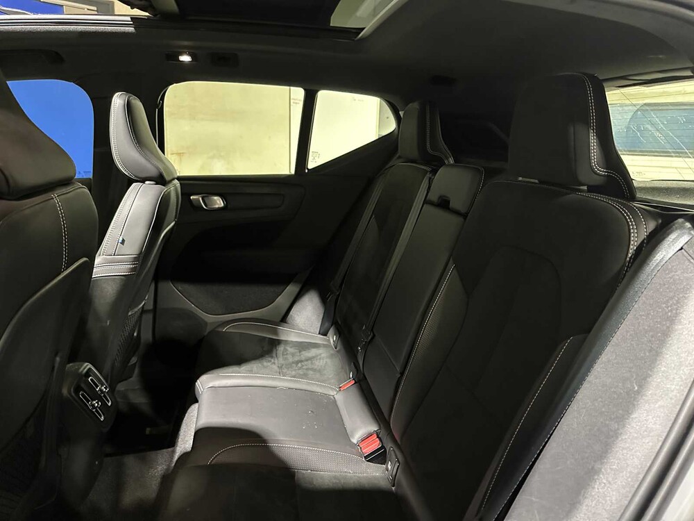 Volvo XC40 Recharge P8 AWD R-Design 408pk 2021, L-317-FX