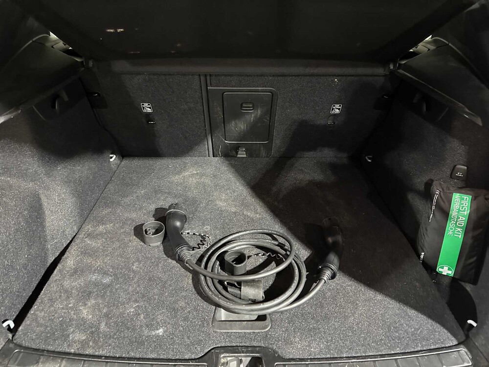 Volvo XC40 Recharge P8 AWD R-Design 408pk 2021, L-317-FX