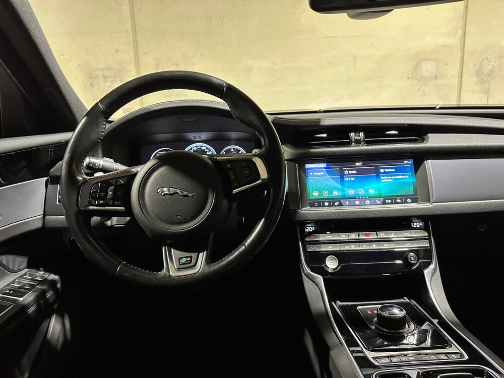 Jaguar XF Sportbrake 2.0d Portfolio 179pk 2017 (Origineel-NL), PZ-465-J