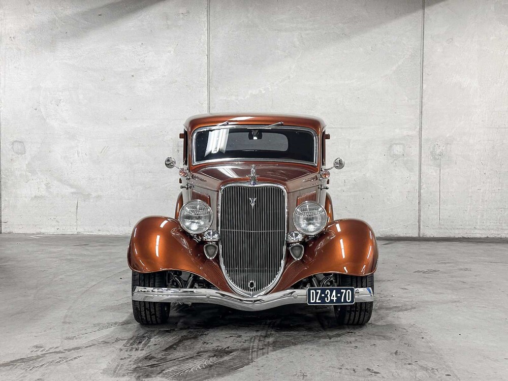 Ford Tudor V8 Sedan -Resto-Mod- 300pk 1933 (327 Corvette Engine), DZ-34-70