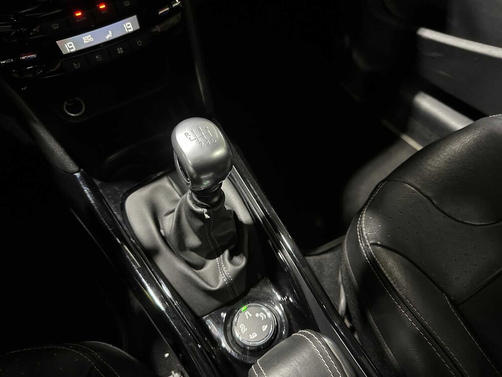 Peugeot 2008 1.2 PureTech GT-line 131pk 2017, XJ-930-V