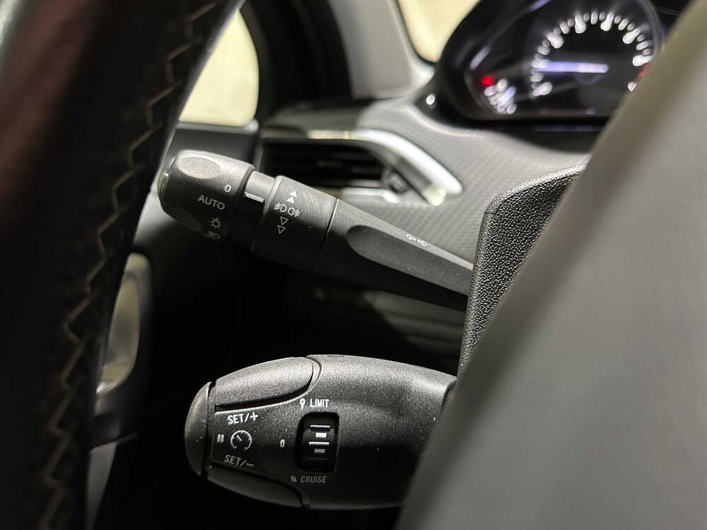 Peugeot 2008 1.2 PureTech GT-line 131pk 2017, XJ-930-V