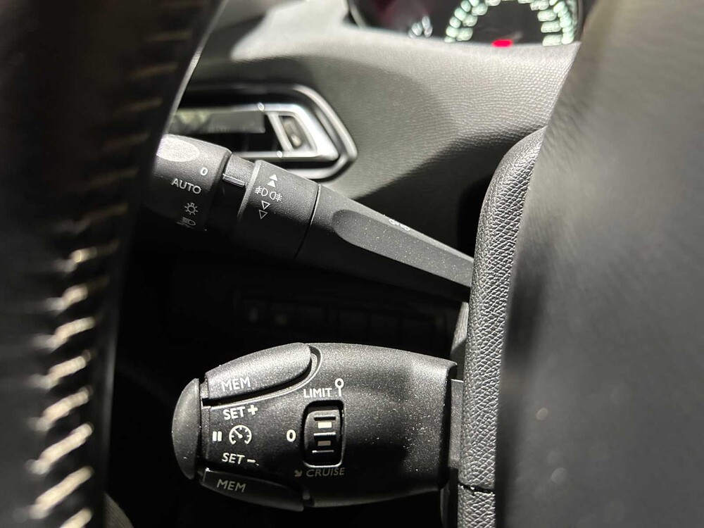 Peugeot 308 1.2 PureTech Allure 131pk 2014, 9-XZD-80