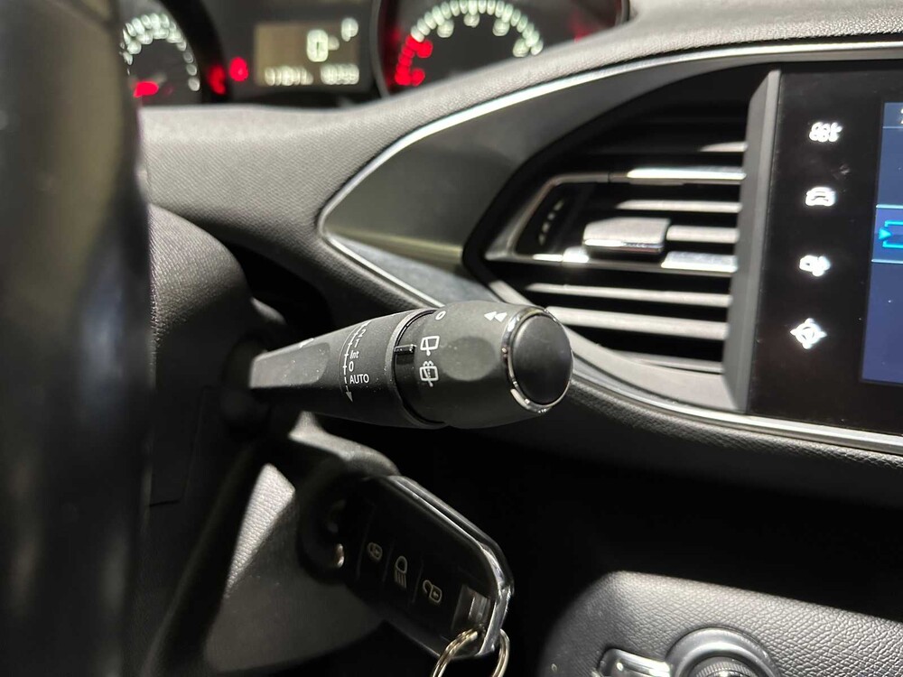 Peugeot 308 1.2 PureTech Allure 131pk 2014, 9-XZD-80