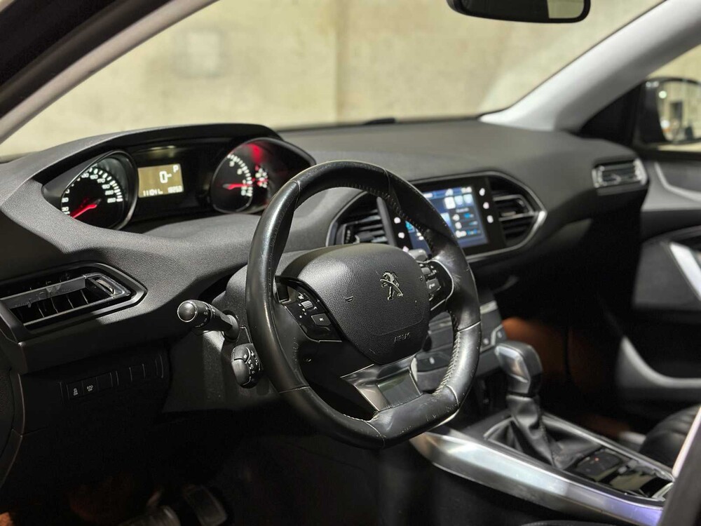 Peugeot 308 1.2 PureTech Allure 131pk 2014, 9-XZD-80