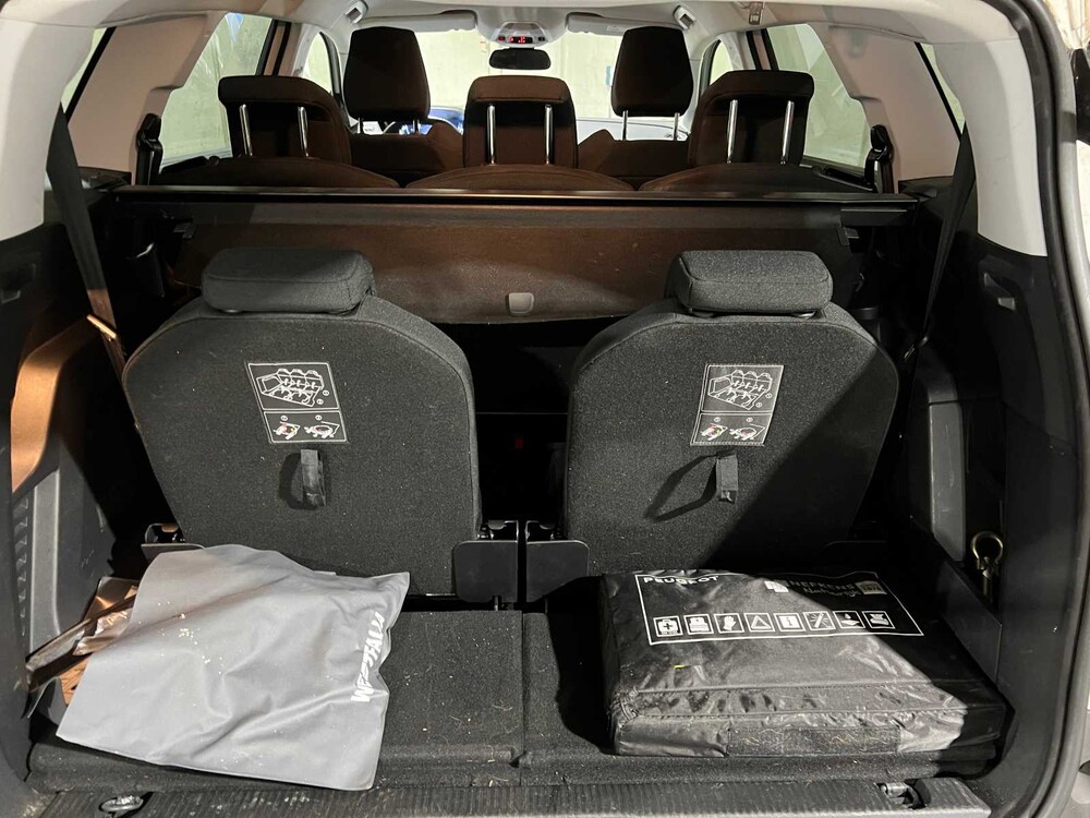 Peugeot 5008 1.2 PureTech Blue Lease Executive 131PS 2020, G-076-XH